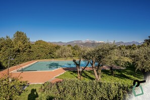 Seasonal outdoor pool, open 10:00 AM to 7:00 PM, pool umbrellas - Hotiday Room Collection - Sarzana (Ameglia)
