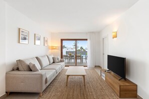 TV - Villa Famara - Altos de Lanzarote (Playa Blanca)