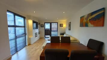 Apartment | Living area | Fireplace