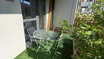 Apartment | Outdoor dining