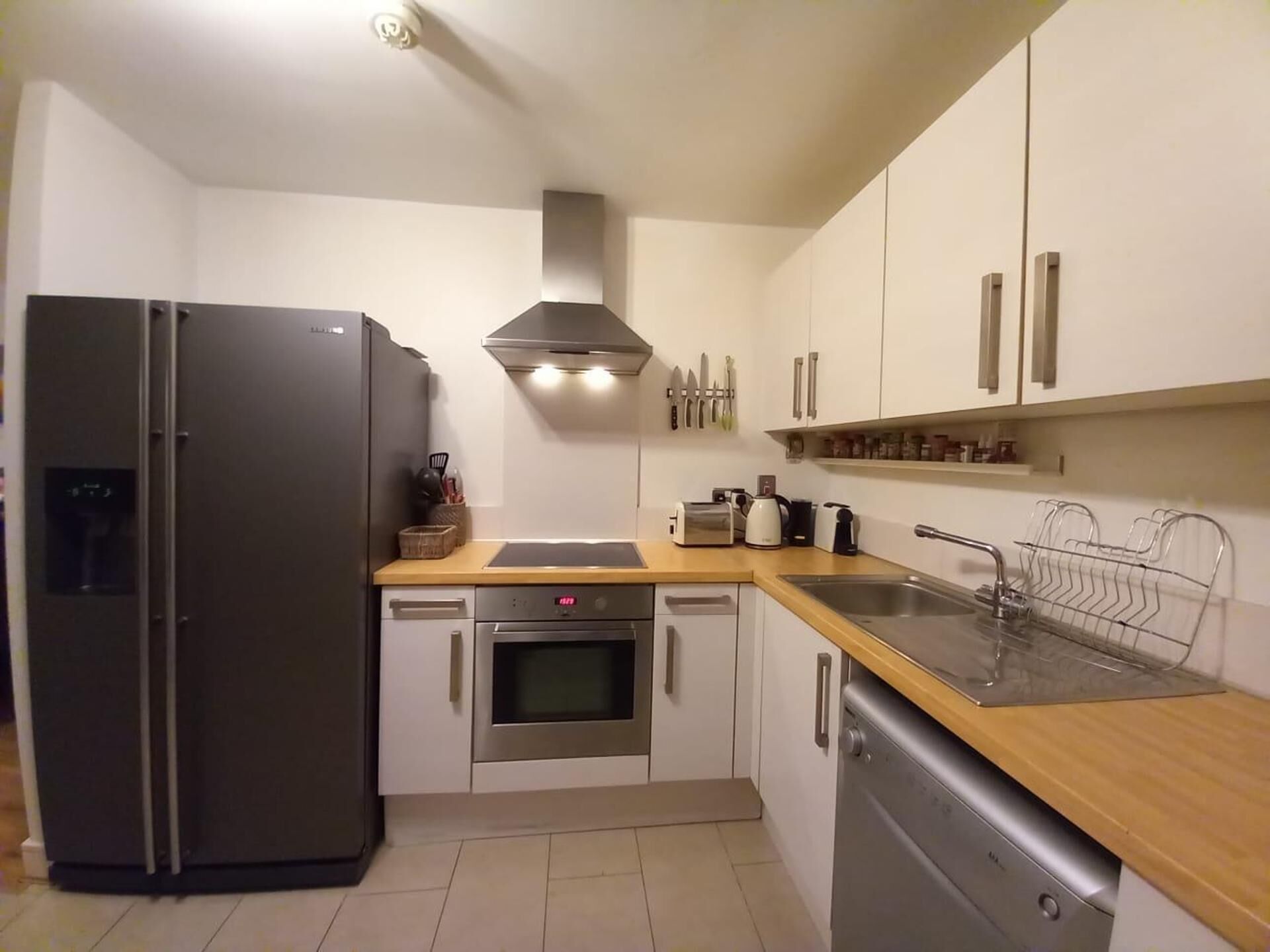 Apartment | Eigene Küche | Kühlschrank, Mikrowelle, Ofen, Herdplatte