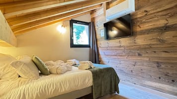 5 bedrooms, iron/ironing board, travel cot, WiFi