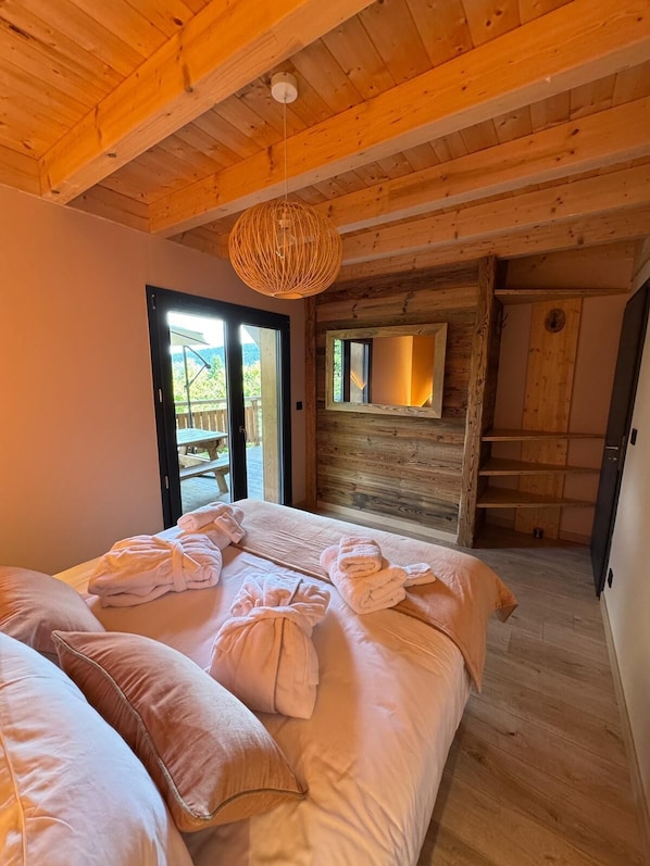 5 chambres, fer et planche à repasser, Wi-Fi, draps fournis