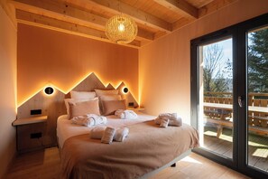 5 bedrooms, iron/ironing board, travel cot, WiFi