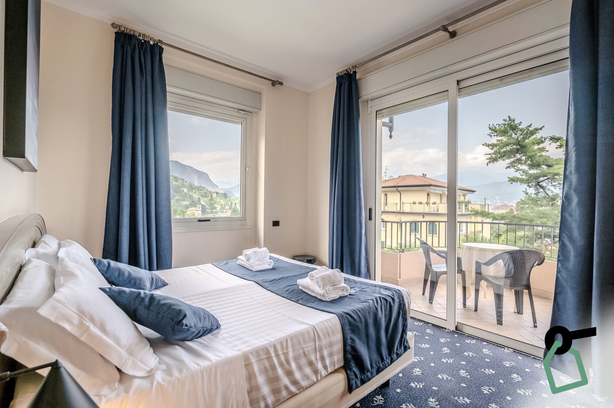 Classic-Doppelzimmer, Balkon | Minibar, Zimmersafe, Schreibtisch, Babybetten