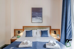 Classic Double Room, Balcony | Minibar, in-room safe, desk, cribs/infant beds - Hotiday Room Collection - Stresa (Stresa)