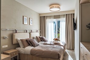 In-room safe, desk, laptop workspace, blackout curtains - Travi Boutique By Holi  (St. Julian's)