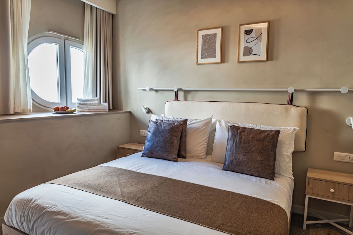 In-room safe, desk, laptop workspace, blackout curtains