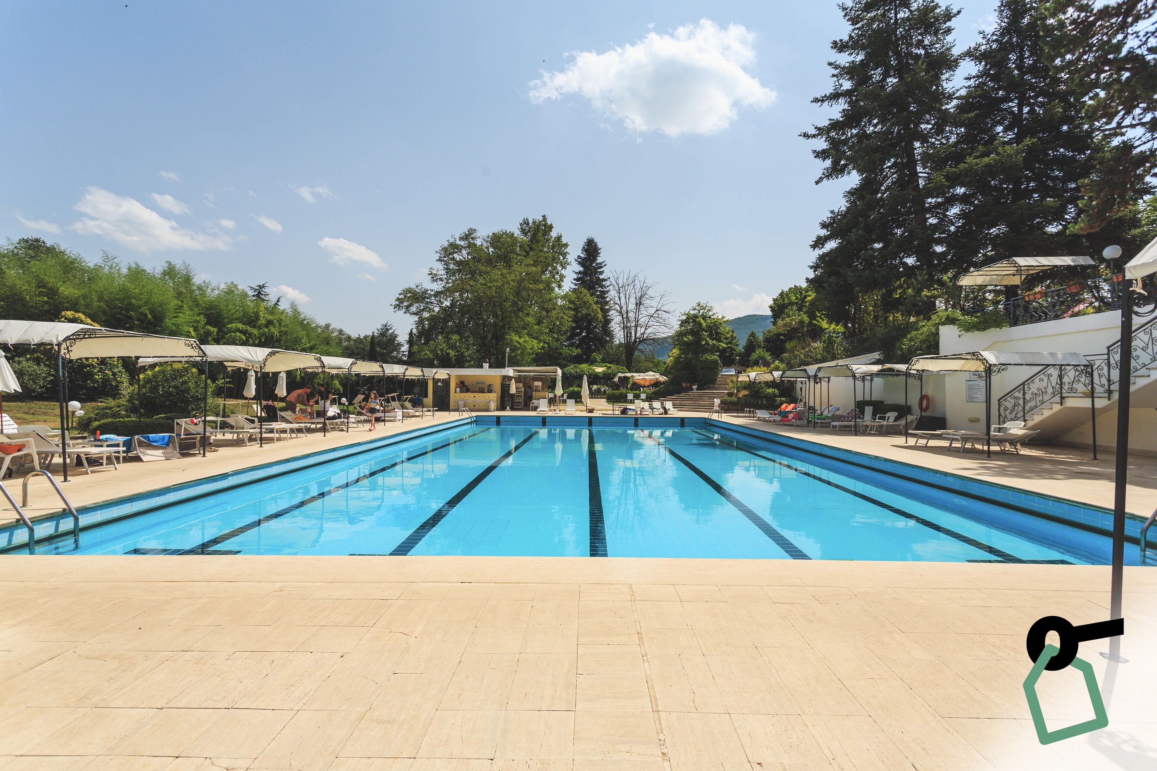 Innenpool, Außenpool (je nach Saison geöffnet)