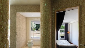 A room with a bed, a window, and a view of the outdoors. - Hotiday Room Collection - Fiuggi (Fiuggi)