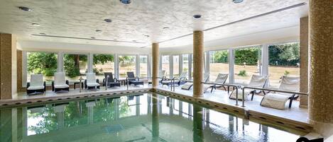 Sauna, tina de hidromasaje, baño de vapor y tratamientos corporales