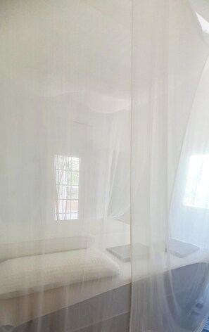 3 bedrooms, travel cot, WiFi, bed sheets