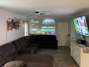 Smart TV - Riverfront 3-bedroom house   (Easton)