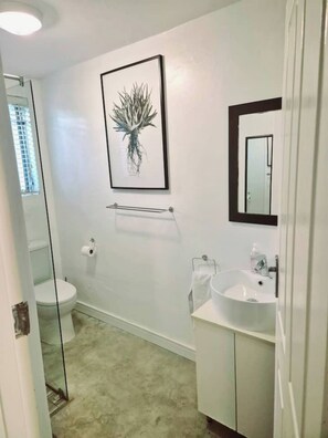 毛巾、肥皂、卫生纸