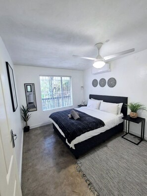 1 多间卧室、熨斗/熨衣板、床单