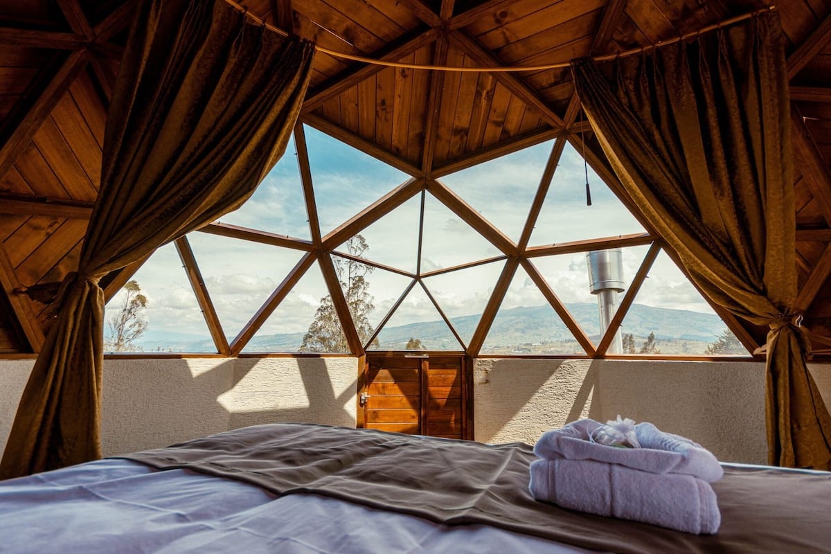 Hytte – exclusive, 1 queensize-seng, byutsikt | Minibar, wi-fi (inkludert) og sengetøy