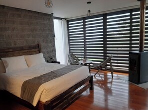 Suite – deluxe, hageutsikt | Reiseseng for barn, ekstrasenger (mot et tillegg) og wi-fi (inkludert)