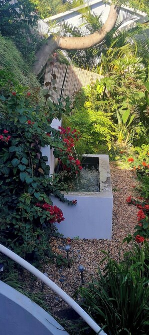 Property grounds - Smart 1-bedroom apartment/loadshedding free (Durban North)