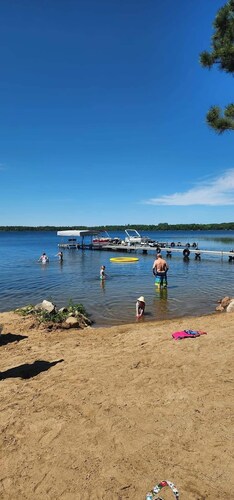 Spacious 5-bedroom resort with WiFi, AC in lovely Tenstrike