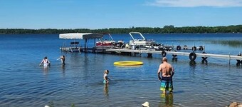 Spacious 5-bedroom resort with WiFi, AC in lovely Tenstrike