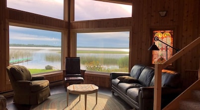 Spacious 5-bedroom resort with WiFi, AC in lovely Tenstrike