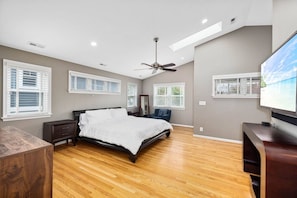 5 bedrooms, desk, iron/ironing board, WiFi