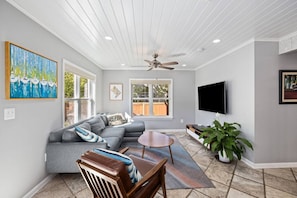 Télévision, chaîne hi-fi