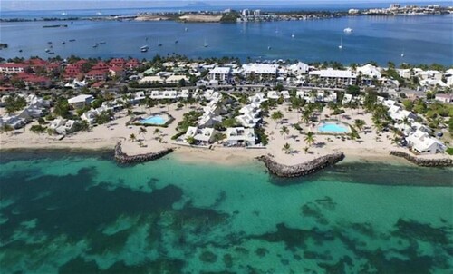Studio Coconut, in holiday residence, with sea, beach and pool view