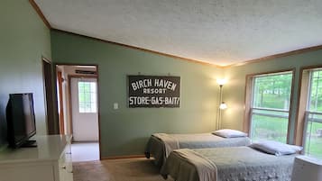 3 bedrooms, travel crib, WiFi, bed sheets