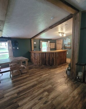 Lobby - Charming 3-bedroom resort with WiFi, TV, and AC located on beautiful Gull Lake! (Tenstrike)