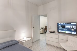 1 habitación, tabla de planchar con plancha, wifi gratis y ropa de cama 