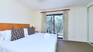 2 bedrooms, iron/ironing board, free WiFi