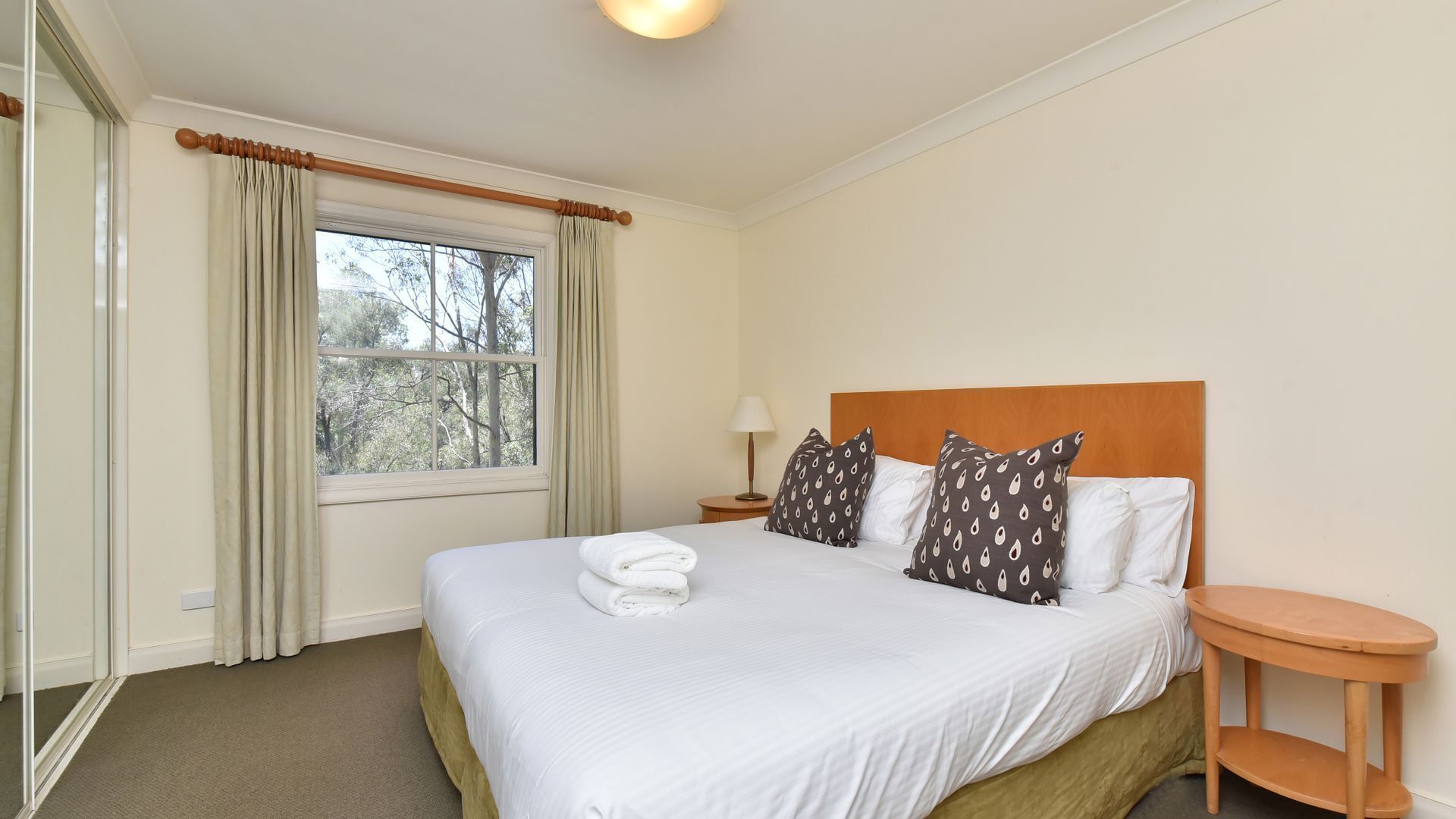 2 bedrooms, iron/ironing board, free WiFi