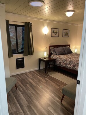 4 bedrooms, desk, iron/ironing board, free WiFi