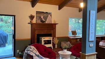 Smart TV, table tennis, books, stereo