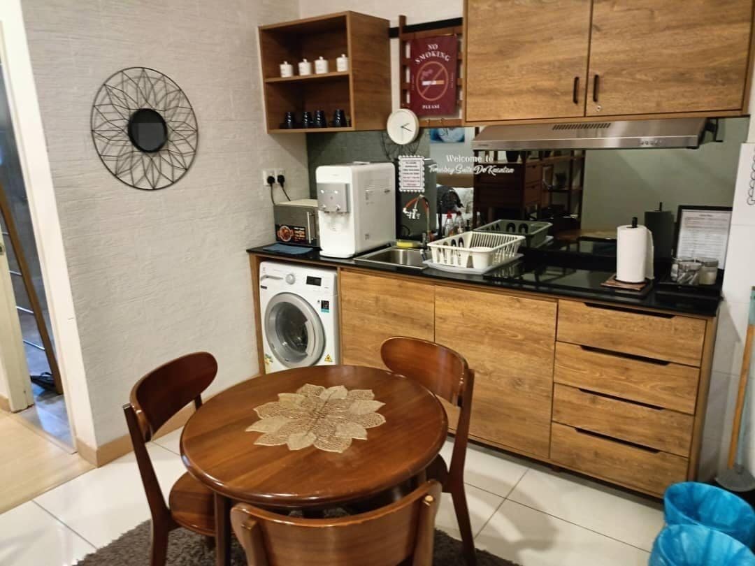 Family Condo, Sea View | Dapur peribadi | Cerek elektrik 