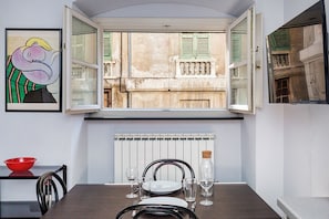 Studio | In-room dining