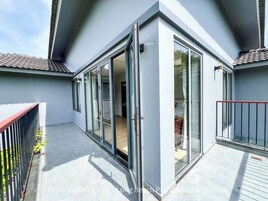 4 habitaciones, escritorio y espacio para trabajar con laptop 