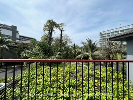 4 habitaciones, escritorio y espacio para trabajar con laptop 