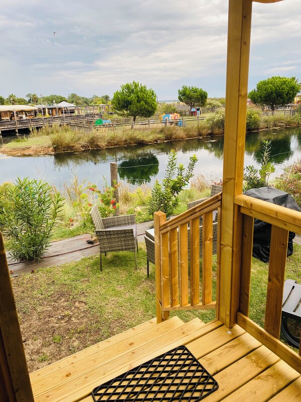 المنطقة المحيطة بالمنشأة