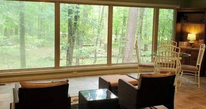 Charming 2 bedroom condo cottage Hot Springs Village near Historic Hot Springs