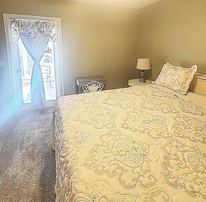 2 slaapkamers, een strijkplank/strijkijzer, reisbedje, wifi