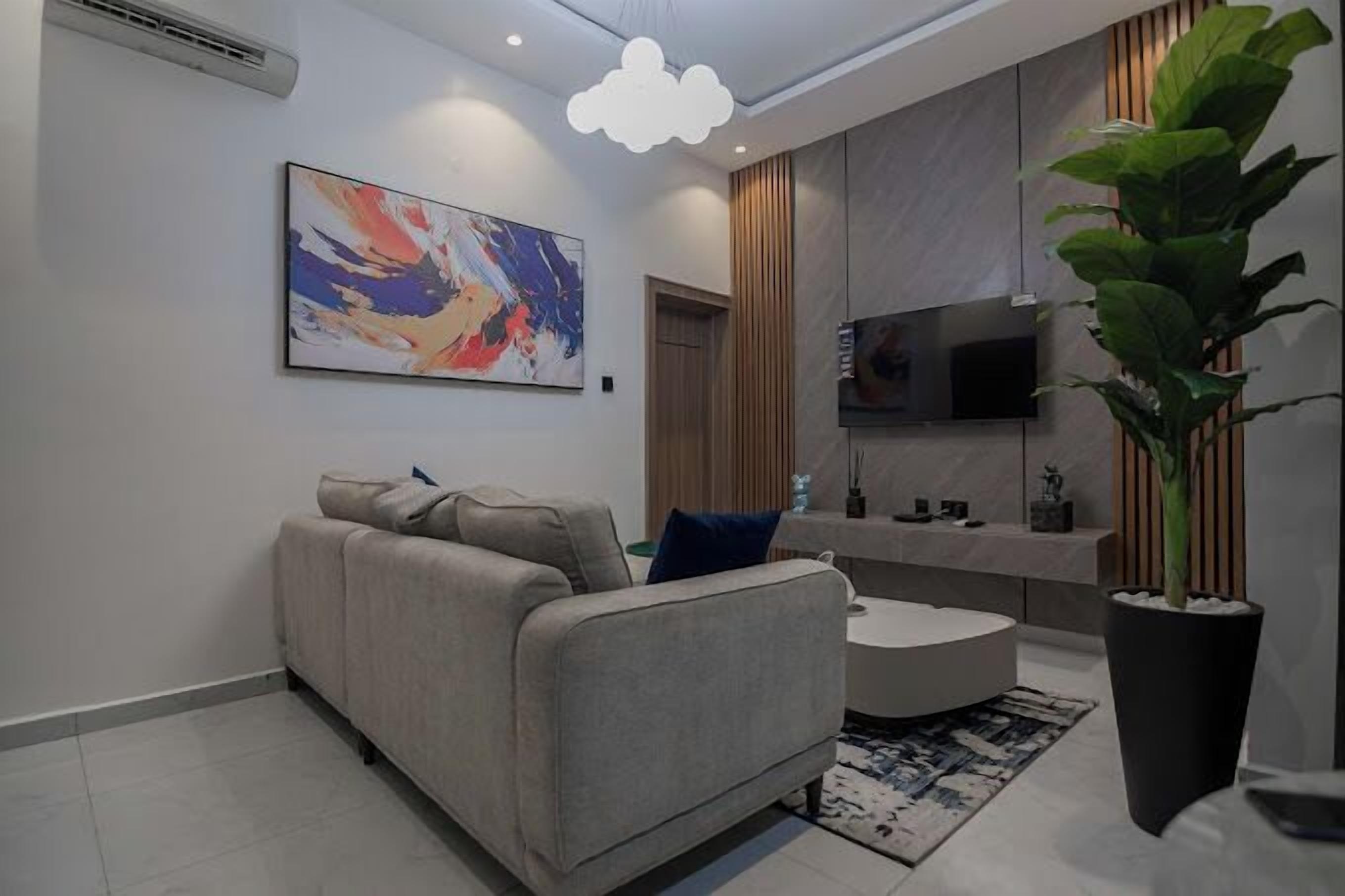 Familienapartment, Balkon, Stadtblick | Wohnbereich | Flachbildfernseher