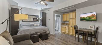 Charming Ground-Level Condo Near Dining, Park & Trails With Pool & Hot Tub