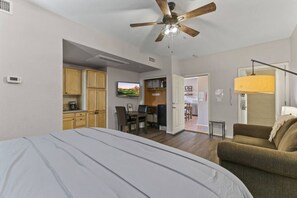 1 bedroom, desk, WiFi, bed sheets