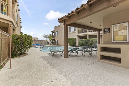 Charming Ground-Level Condo Near Dining, Park & Trails With Pool & Hot Tub