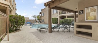 Charming Ground-Level Condo Near Dining, Park & Trails With Pool & Hot Tub