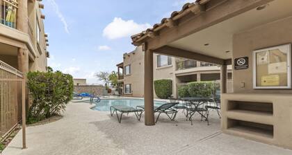 Charming Ground-Level Condo Near Dining, Park & Trails With Pool & Hot Tub