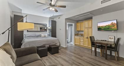 Charming Ground-Level Condo Near Dining, Park & Trails With Pool & Hot Tub