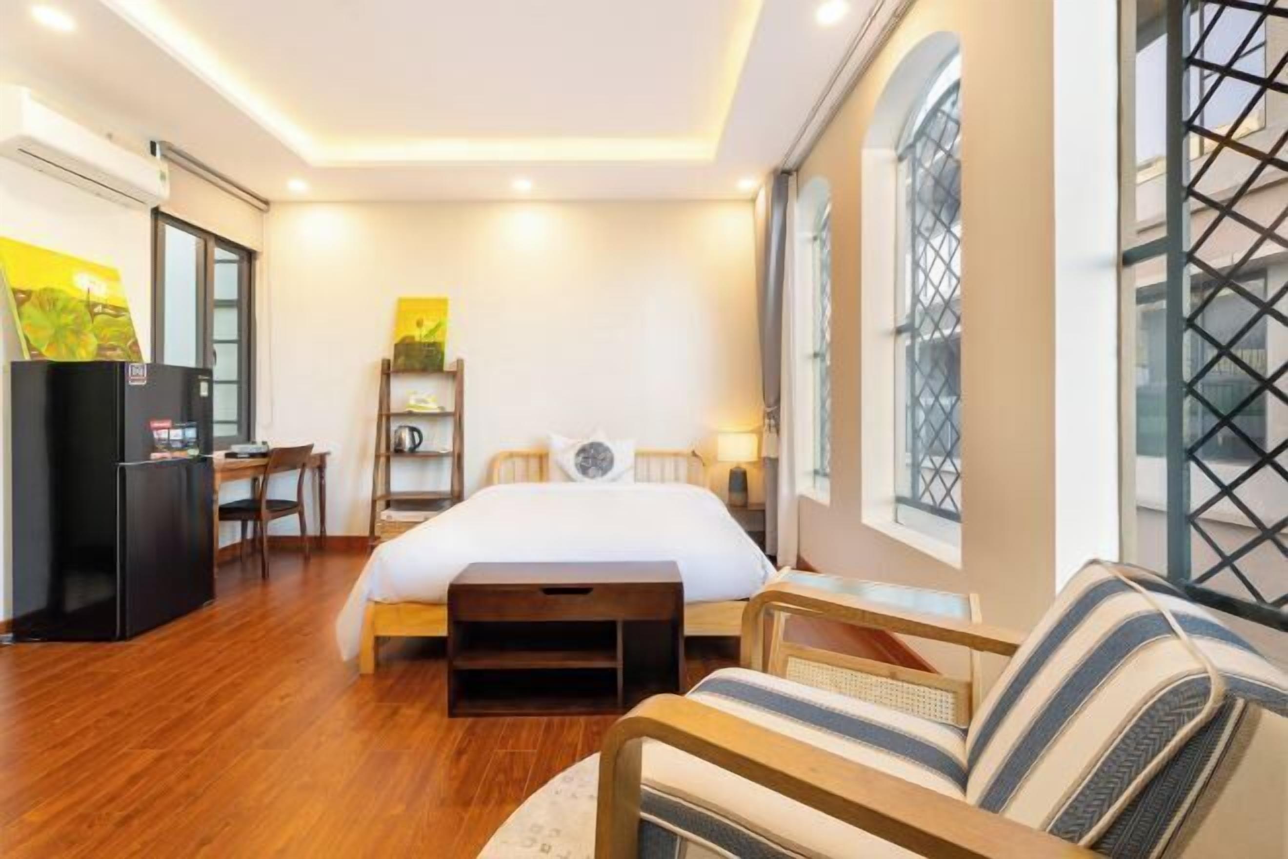 Premium bedding, Select Comfort beds, desk, laptop workspace